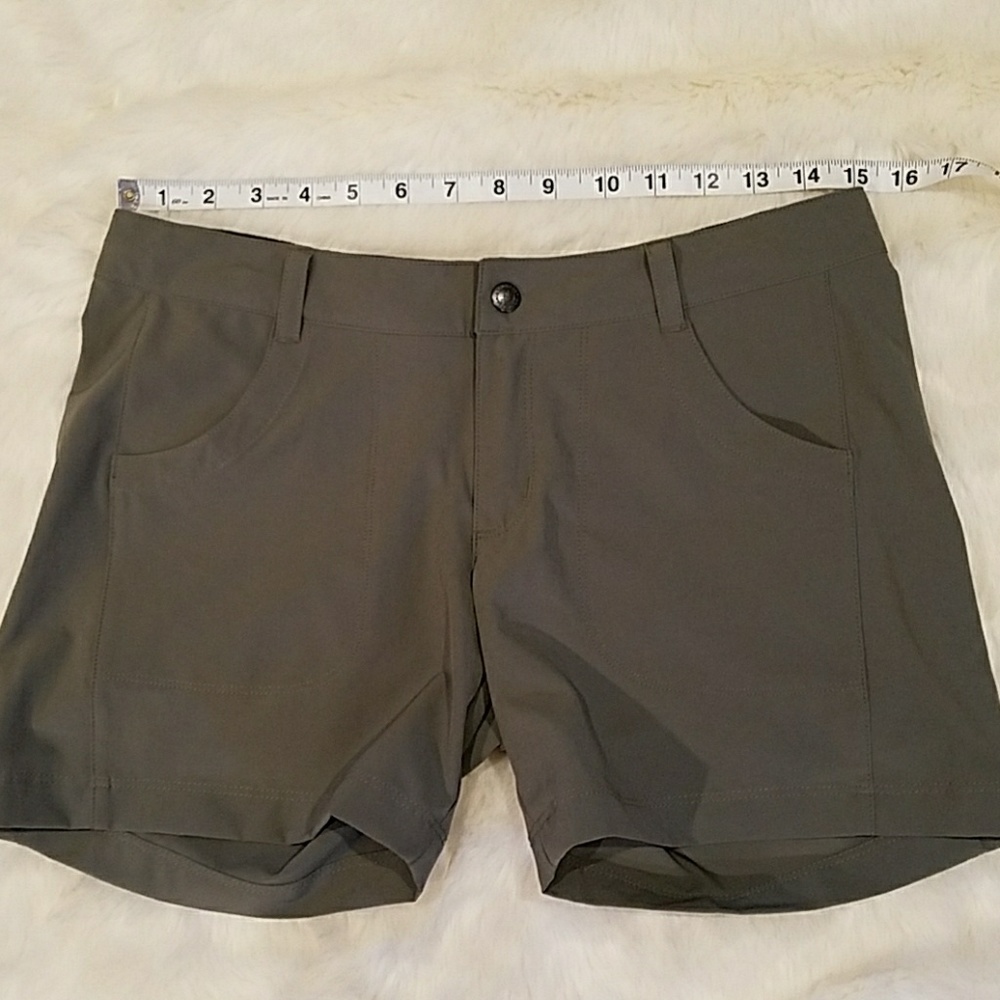 Patagonia green shorts size 6
